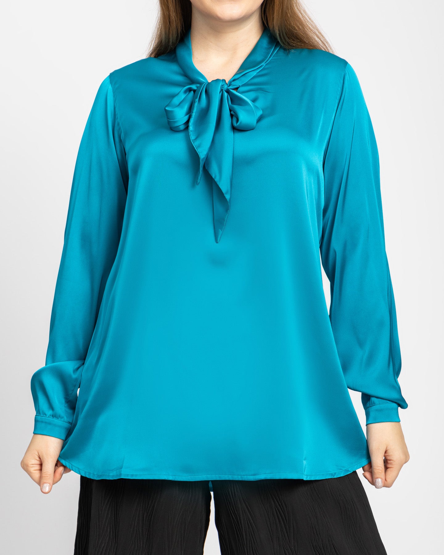 BASIC EVERYDAY SATIN BLOUSE WITH A BOW COLLAR